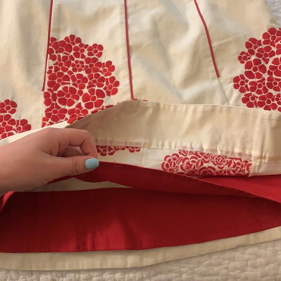 Embroidered flowers dress - Picture 7 of 11